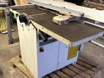 Bild 2:Minimax LAB 300 N Universalkombinierte Maschine mit Absaugung