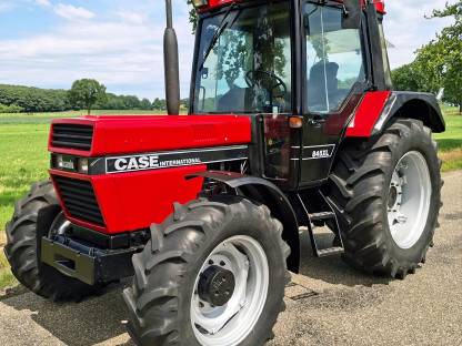 Case International 845 XL Traktor
