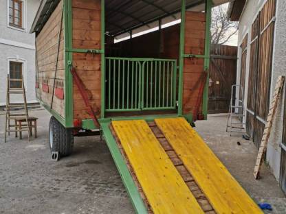 Bild 4:Tiertransportanhänger