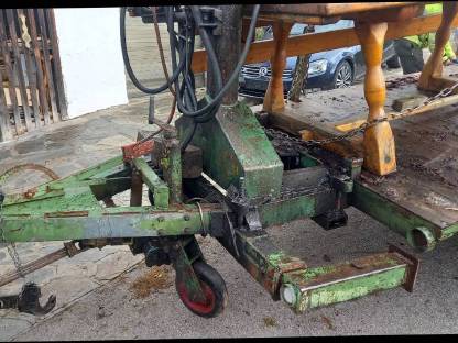 Bild 2:Rückewagen mit Seilkran Schnürdelkran