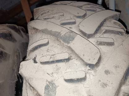 REIFEN 16,9 R 30 Radial