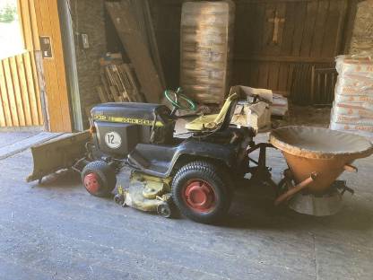 John Deere 332