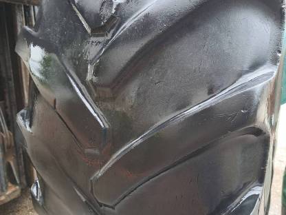 Bild 2:Reifen 540/65 R28 Michelin