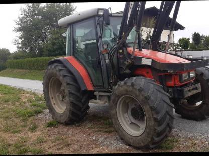 Traktor Massey Ferguson 4255