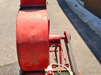 Bild 3:Heugebläse samt 15 m Rohre in gutem Zustand