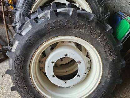 Bild 2:Komplettradsatz New Holland L65