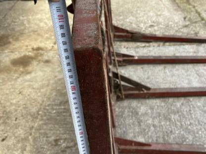 Bild 3:Frontladerverlängerung mit Heugabel