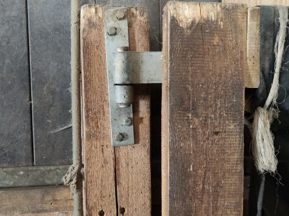 Bild 5:Holztore – 3,40 m breit × 1,60 m hoch