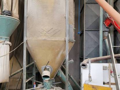 Silo-Mischanlage und Getreidemühle 1 m Dm.