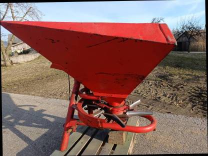 Bild 3:Lely Düngerstreuer