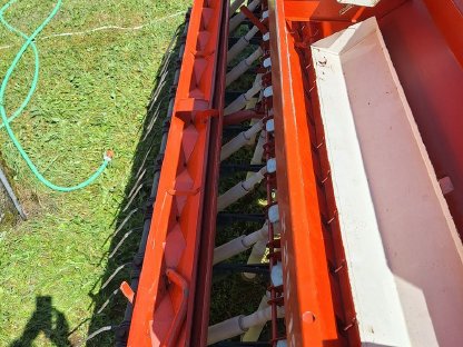 Bild 6:Reform Semo 77 225 cm mit Kleesamenstreuer