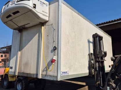 Bild 3:Kühlkoffer-Aufbau Lagercontainer