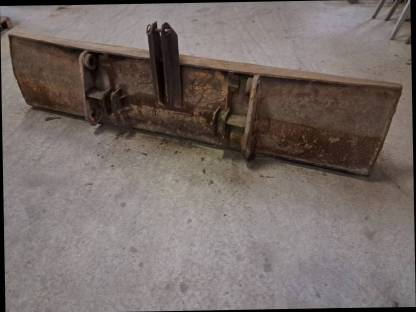 Bild 2:Planierschild, Siloverteiler