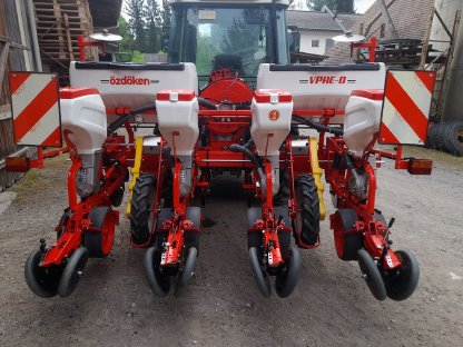 Bild 4:Verschiedenste Maschinen und Sachen