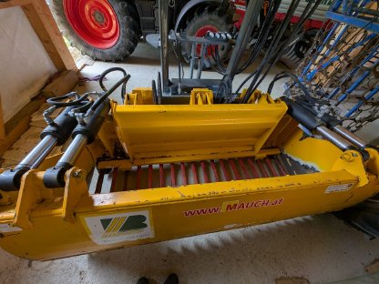 Bild 2:Silozange massiv mit Hubgerüst