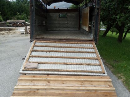 Bild 3:Verkaufe Großen Traktor Viehanhänger