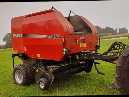 Bild 2:Case RB 454 Strohpresse