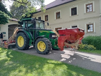 Bild 3:Horsch Pronto Säschiene 3 m mit Fronttank, hydr. Antrieb