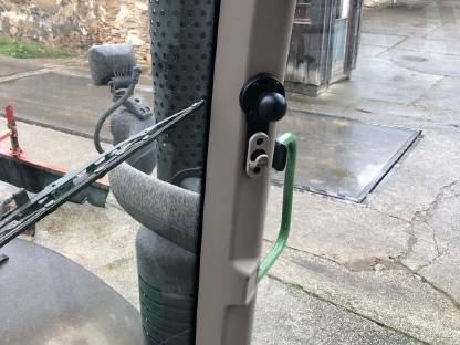 Bild 3:Halterung für RAM-Kugel Größe C - Fendt 300, 500, 700