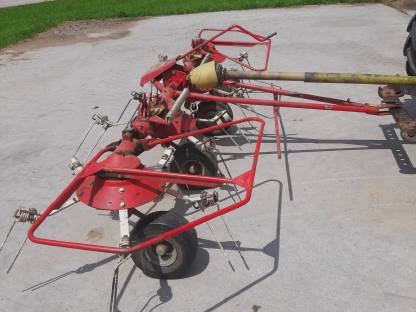 Bild 3:Kreiselzetter Pöttinger Hit 40A