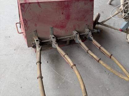 Bild 2:2 Stk. Dünger bzw. Saatkästen