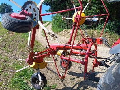 Bild 5:Kreiselheuer Pöttinger HIT54N