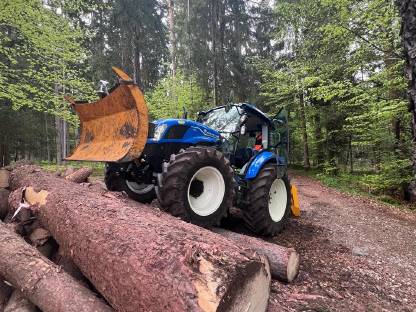 Bild 8:Traktor New Holland T5.90