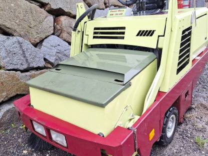Selbstfahrer Kehrmaschine Power Boss