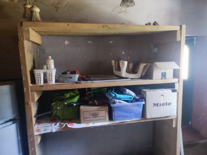 Bild 3:Massives Holzregal – handgefertigt, stabil & praktisch