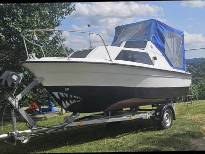 Bild 4:Boot Elektro-Benzin Außenborder