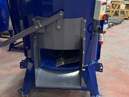 Bild 2:SAGRO Stationärfuttermischer 1-10 m³ für TMR Kalb Rose usw.