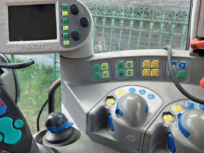 Bild 4:Fendt Favorit 714 Vario mit Frontlader MX12