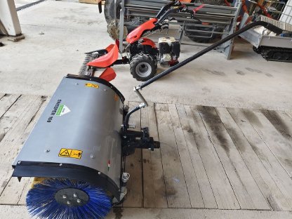 Bild 7:REFORM Mäher N 100 inkl. Kehrmaschine