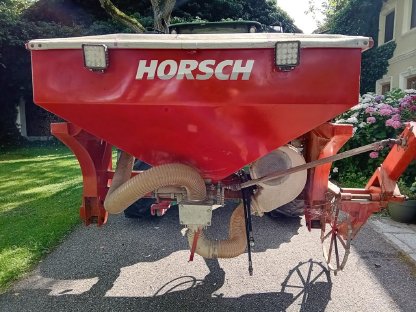 Bild 5:Horsch Pronto Säschiene 3 m mit Fronttank, hydr. Antrieb