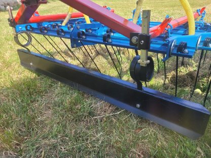 Bild 3:Hatzenbichler Grünlandstriegel 6 m