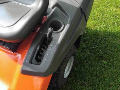 Bild 2:Rasentraktor Husqvarna TC 238T