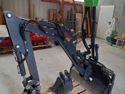 Original Avant Bagger 210 + 2 Schaufeln, wenig gebraucht