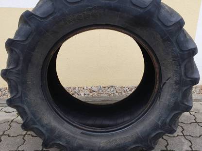 Bild 4:Kleber 480/65 R 28