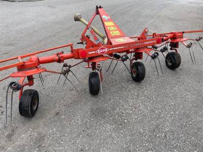 Kreiselheuer - Kreiselzettwender Kuhn GF 3701