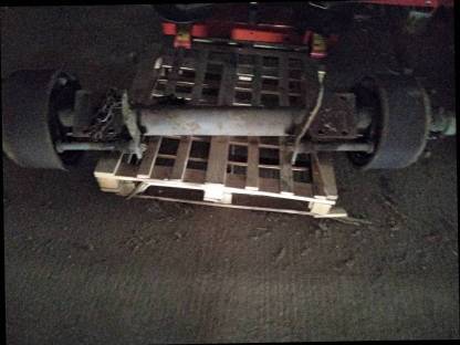 Bild 4:Lkw - Achse mit Reifen