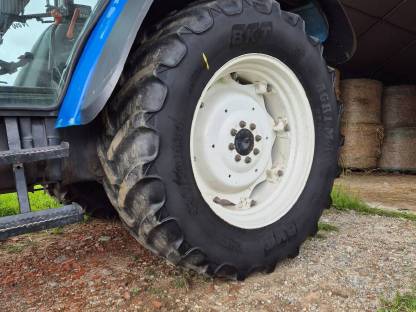 Bild 4:Reifen 480/70R34 BKT