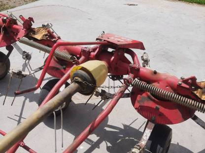 Bild 6:Kreiselzetter Pöttinger Hit 40A