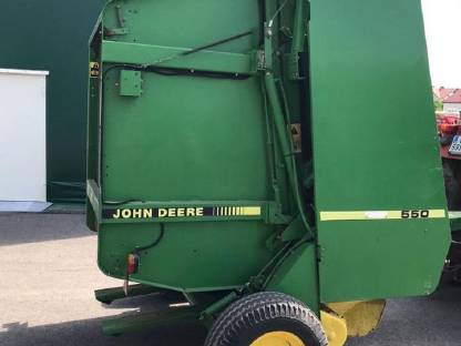 Bild 3:Rundballenpresse John Deere 550