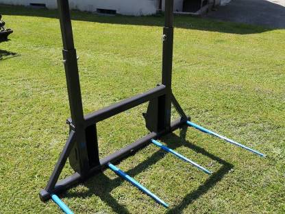 Bild 2:Ballengabel, Ballenspieß, Rundballen, Quaderballen