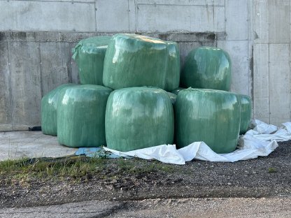 Siloballen und Heuballen