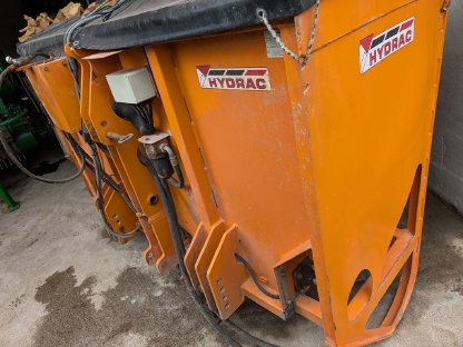 Bild 2:Hydrac Salzstreuer 1400 Tellerstreuer