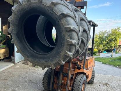 Bild 6:Reifen 650/65R38.    Reifen 540/65R28