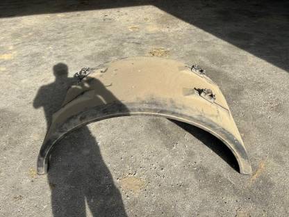 Bild 2:Kotflügel mit Halterung