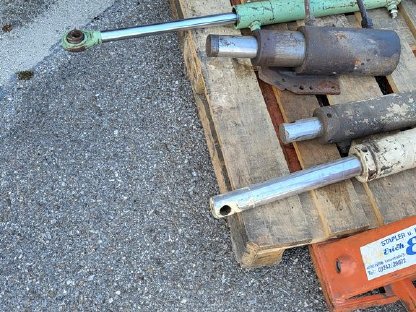 Bild 3:Anhängerbau - Teile