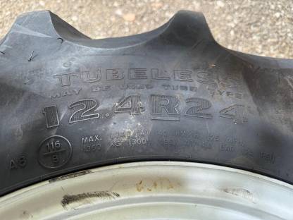 Bild 2:Reifen 12,4R24